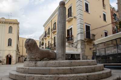 Bari, la storia della "colonna infame": dove i debitori insolventi venivano messi alla gogna